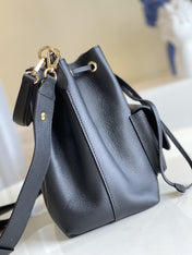 LV LOCKME BUCKET 23 BLACK GRAINED CALF SKIN