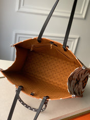 CRAFTY ONTHEGO GM 41 CARAMEL AND CREAM MONOGRAM GIANT CANVAS