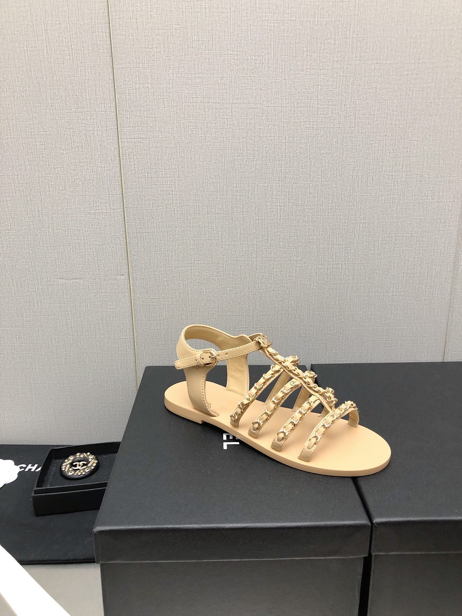 SANDALS BEIGE LAMBSKIN 01