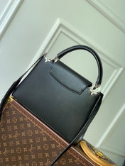 CAPUCINES MM 31 BLACK TAURILLON SILVER HARDWARE