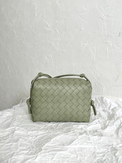BV LOOP SMALL 23CM KHAKI CALFSKIN