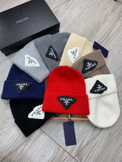 BEANIE HAT IN CHERRY RED WOOL 431358