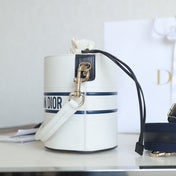 VIBE 18 BUCKET BAG IN WHITE CALFSKIN