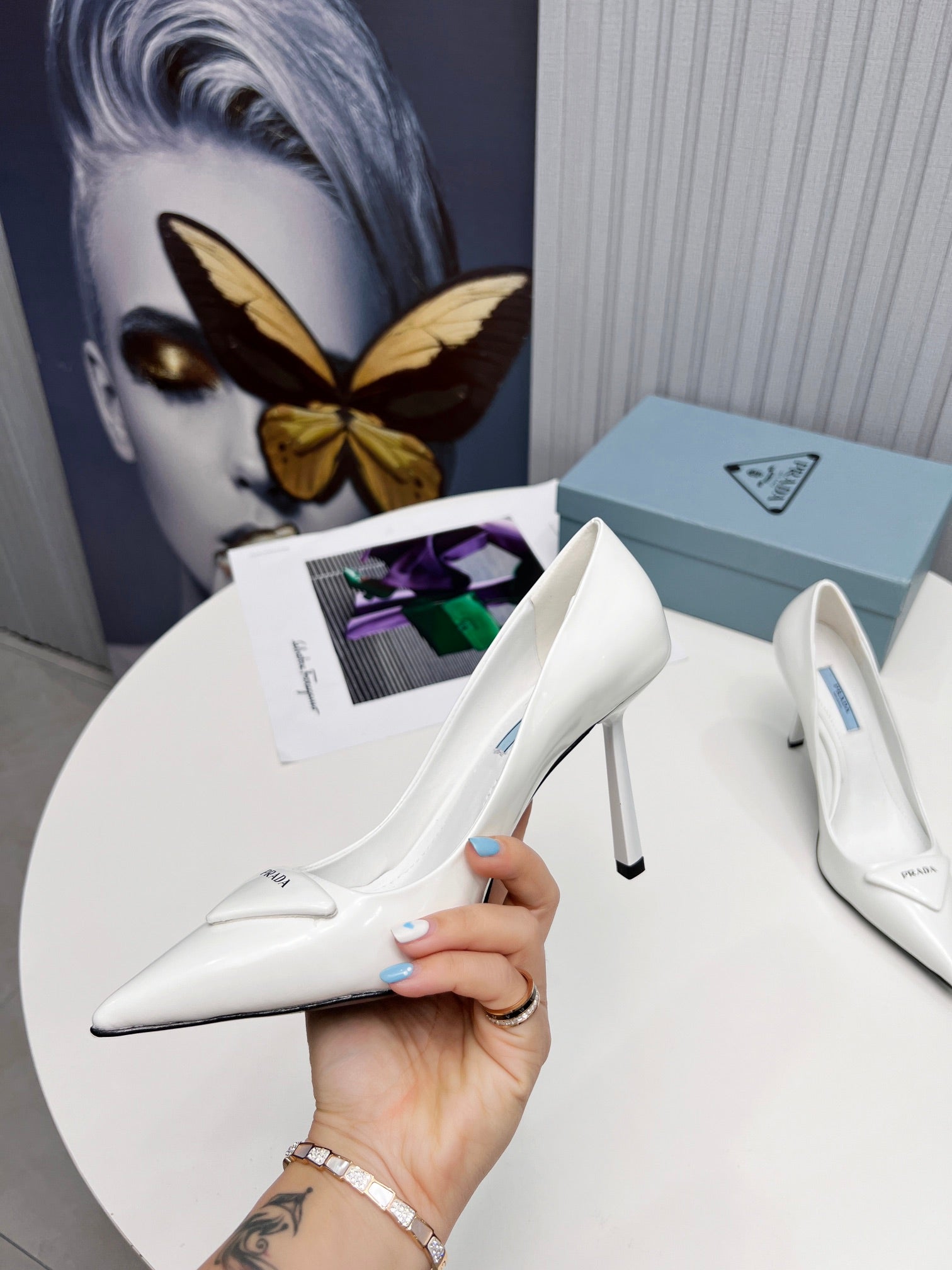 PRADA 26S POINTED TOE PUMPS STILETTO HEEL 95MM IN WHITE PATENT CALFSKIN LOGO