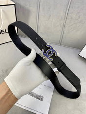 CC 30MM BELT IN BLACK GRAINED CALFSKIN WITH NAVY BLUE METAL LOGO