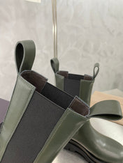 LUG CHELSEA BOOT IN ARMY GREEN CALFSKIN