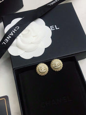 CHANEL 26S DOUBLE C LOGO VINTAGE ROPE BORDER STUD EARRINGS IN GOLD METAL 633329