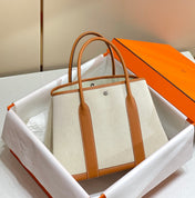 GARDEN PARTY 36CM IN WHITE TOILETS COTTON CANVAS AND BROWN CALFSKIN