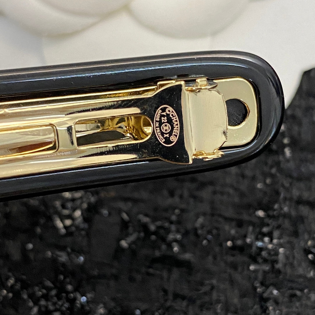 CHANEL 26S DOUBLE C LOGO CHAIN BAR HAIR CLIP IN BLACK RESIN & GOLD METAL 629928
