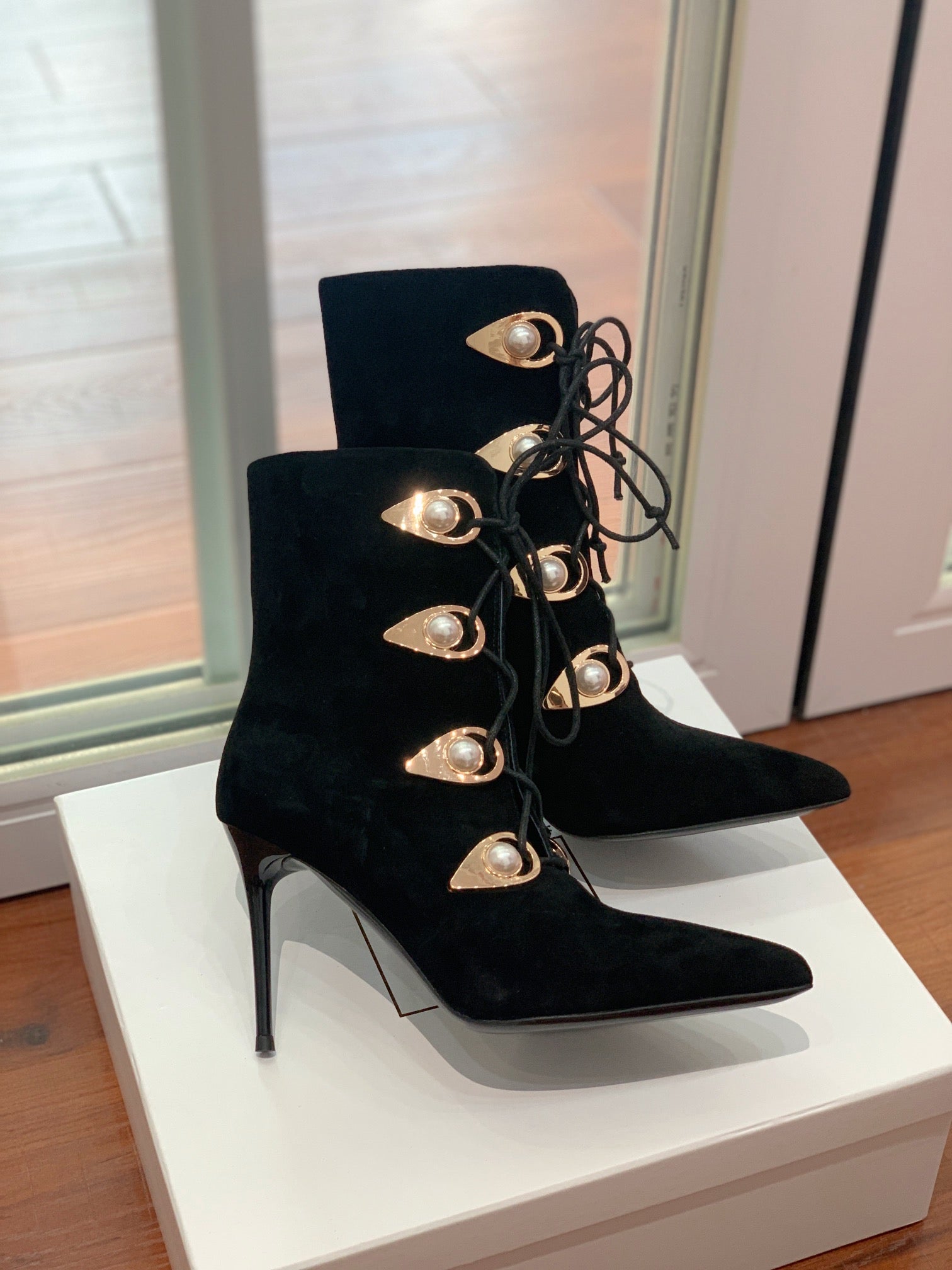 BALMAIN 26S BOOT 95 MM IN BLACK SUEDE PEARL BUTTON