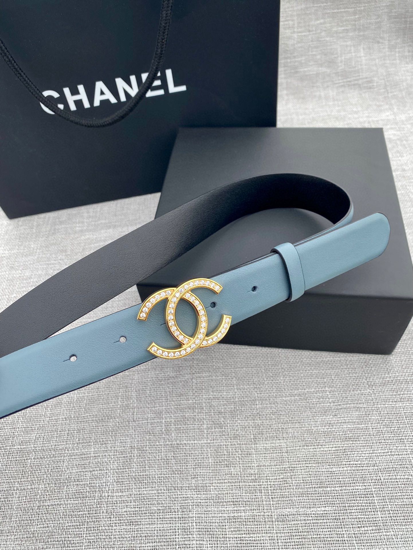 CHANEL 26S BELT 30 MM IN SKY BLUE CALFSKIN WITH GOLD HARDWARE 661514