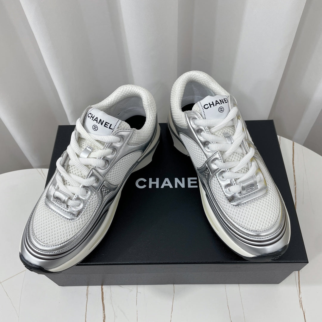 CHANEL 26S SNEAKER 35 MM IN WHITE FABRIC AND SILVER CALFSKIN LOW TOP