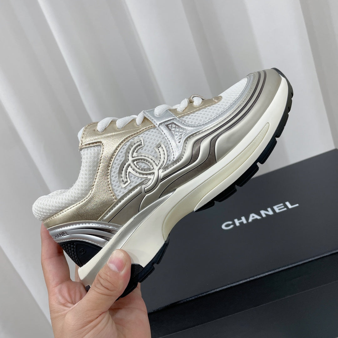 CHANEL 26S SNEAKER 35 MM IN WHITE FABRIC AND GOLD CALFSKIN LOW TOP