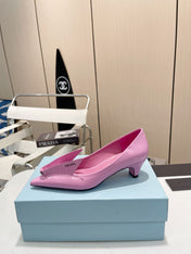 KITTEN HEEL PUMPS WITH CREATIVE SHAPE IN PINK GLOSSY LAMBSKIN