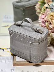 SMALL 25 TRAVEL VANITY CASE WITH SHOULDER STRAP DOVE GRAY