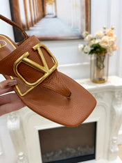 THONG SANDALS IN BRONZE BROWN CALFSKIN WITH GOLD LOGO