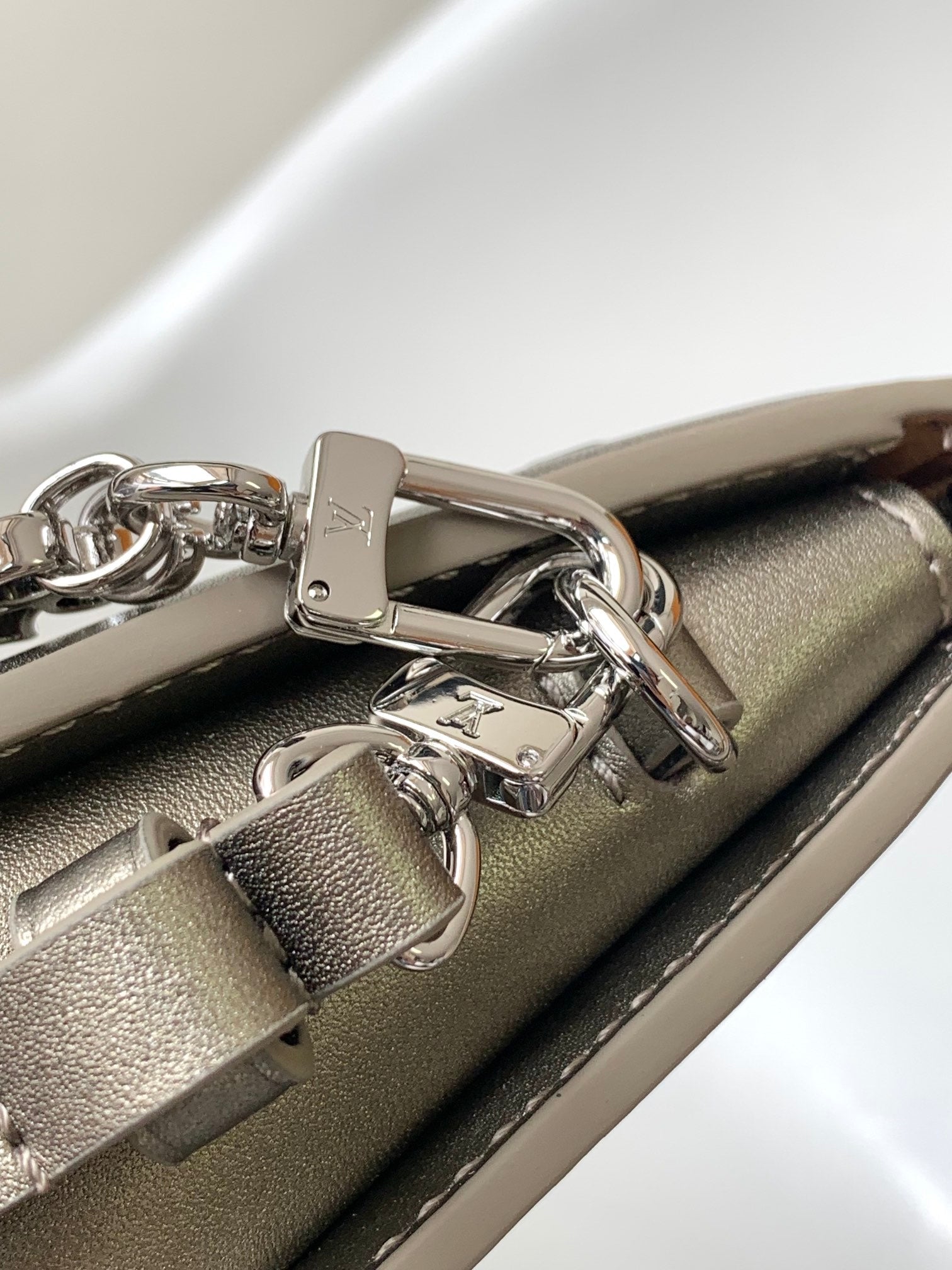 LV 25S LEXINGTON PREMIUM ORIGINAL HANDBAG 21 IN BEIGE GRAY MOONOGRAM CALFSKIN SHIMMERING METALLIC GOLD