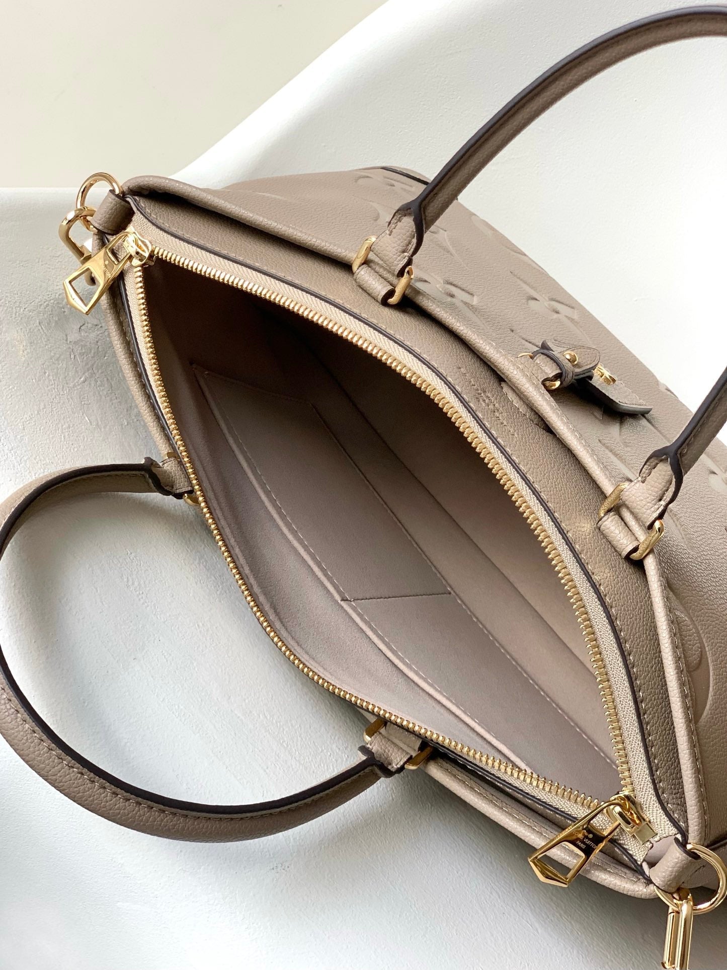 LV 25S TRIANON MM BAG 36 IN WARM TAUPE CALFSKIN GOLD HARDWARE