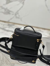 VANITY CASE 18 IN BLACK GRAINED CALFSKIN GOLD HARDWARE
