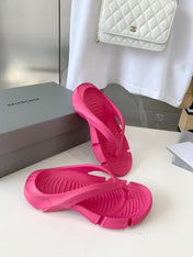 THONG SANDALS IN CABARET PINK RUBBER