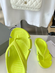THONG SANDALS IN VOLT GREEN RUBBER