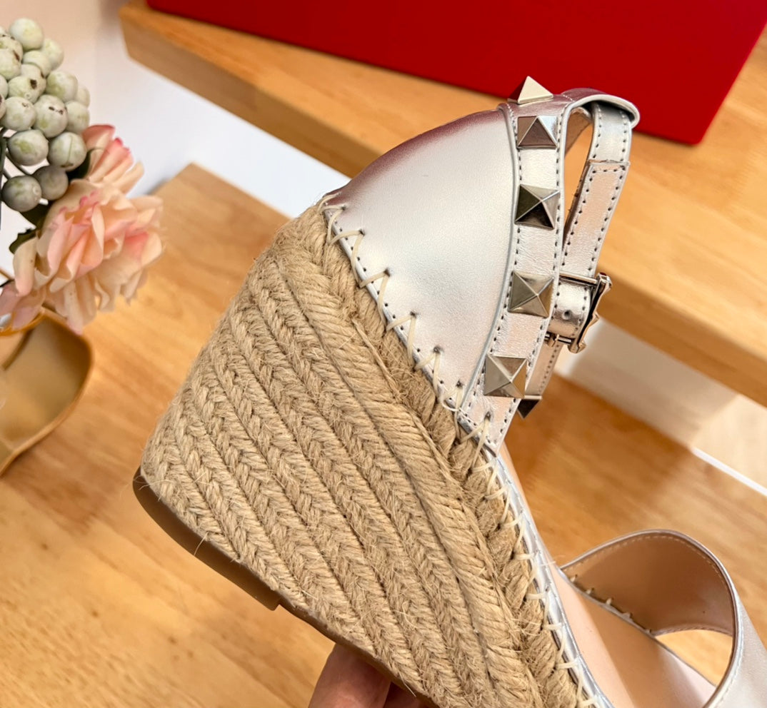 VALENTINO 26S WEDGE SANDALS IN SILVER METALLIC CALFSKIN