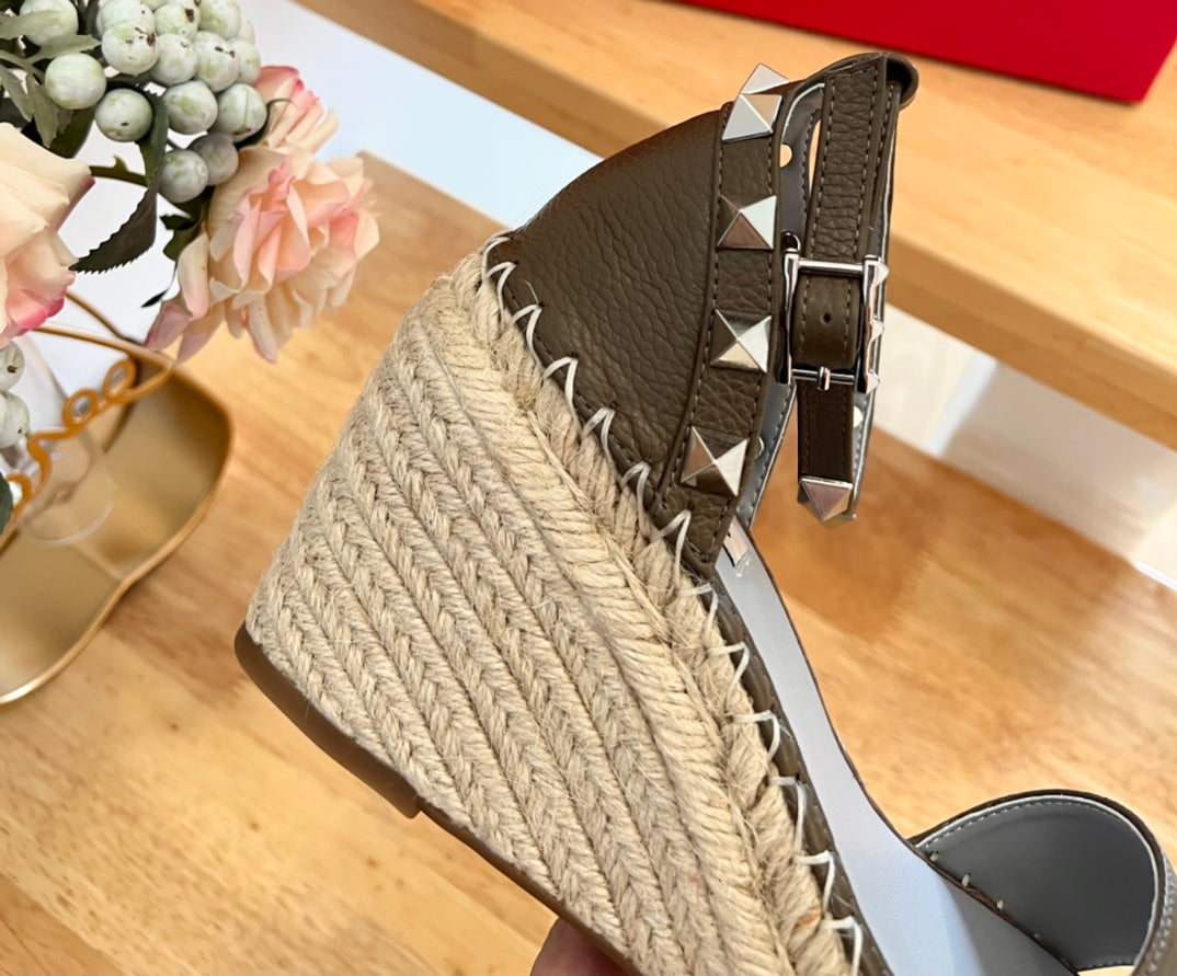VALENTINO 26S WEDGE SANDALS IN OLIVE GREEN CALFSKIN