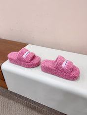 THICK-SOLED SLIPPERS IN PINK WOOL