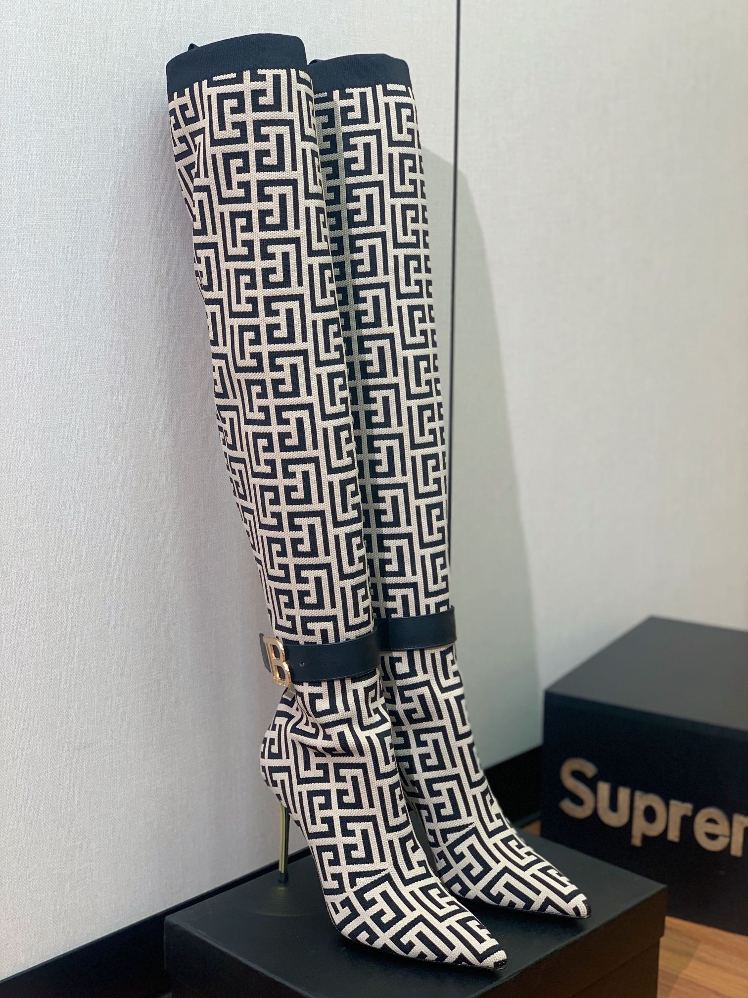 BALMAIN 26S HIGH-TOP BOOTS 105 MM IN BLACK AND WHITE FLYKNIT STYLE 4