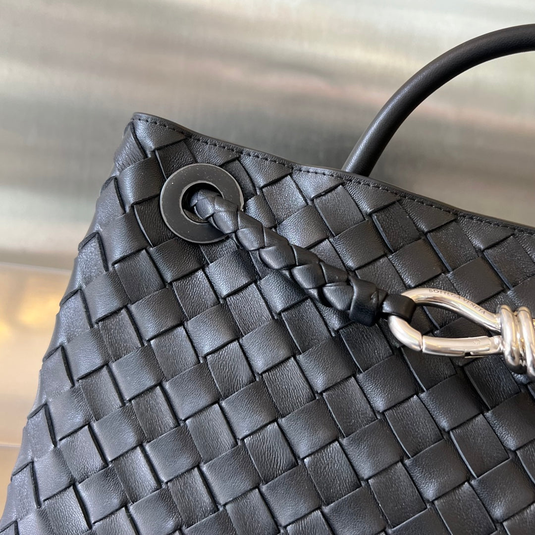 BV MEDIUM ANDIAMO 32CM BLACK LAMBSKIN SILVER HARDWARE