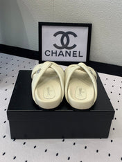 TWISTED SLIPPERS IN WHITE LAMBSKIN