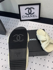 TWISTED SLIPPERS IN WHITE LAMBSKIN