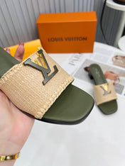 LV 26S CAPRI HIGH-HEELED MULES IN MOSS GREEN CALFSKIN AND BEIGE RAFFIA