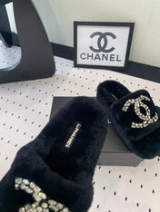 THICK-SOLED SLIPPERS IN BLACK SHEEP WOOL