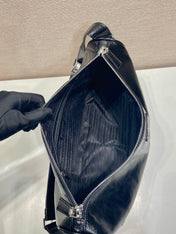 HOBO BAG 35 IN BLACK OIL WAX LAMBSKIN SILVER LOGO