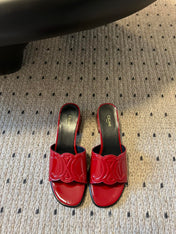 CLEMENCE MULE IN RUBY RED LAMBSKIN AND PATENT CALFSKIN