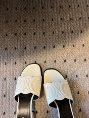 CLEMENCE MULE IN WHITE LAMBSKIN AND PATENT CALFSKIN