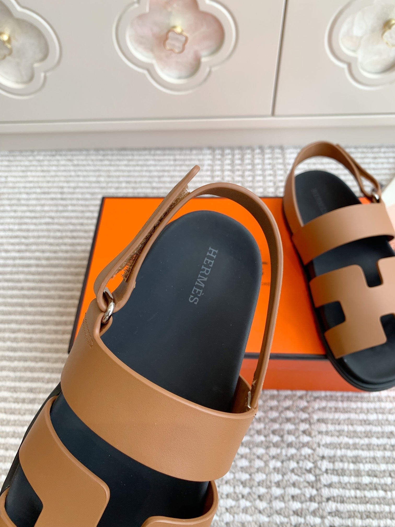 HM 26S CHYPRE SANDAL WITH BACK STRAP IN BROWN CALFSKIN