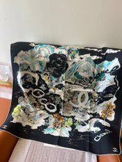 CHANEL 25S SCARF 90 IN SILK 715642