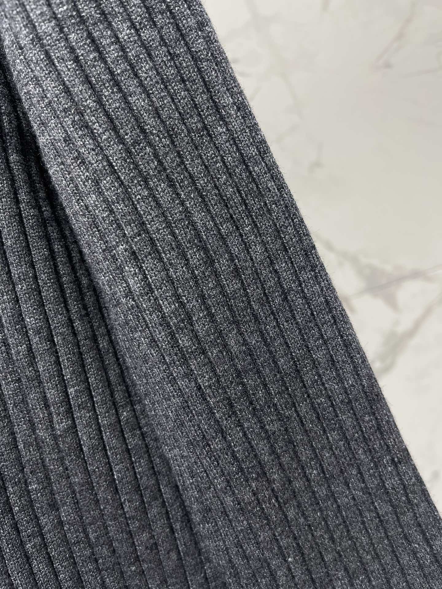 MIUMIU SWEATER STYLE 139