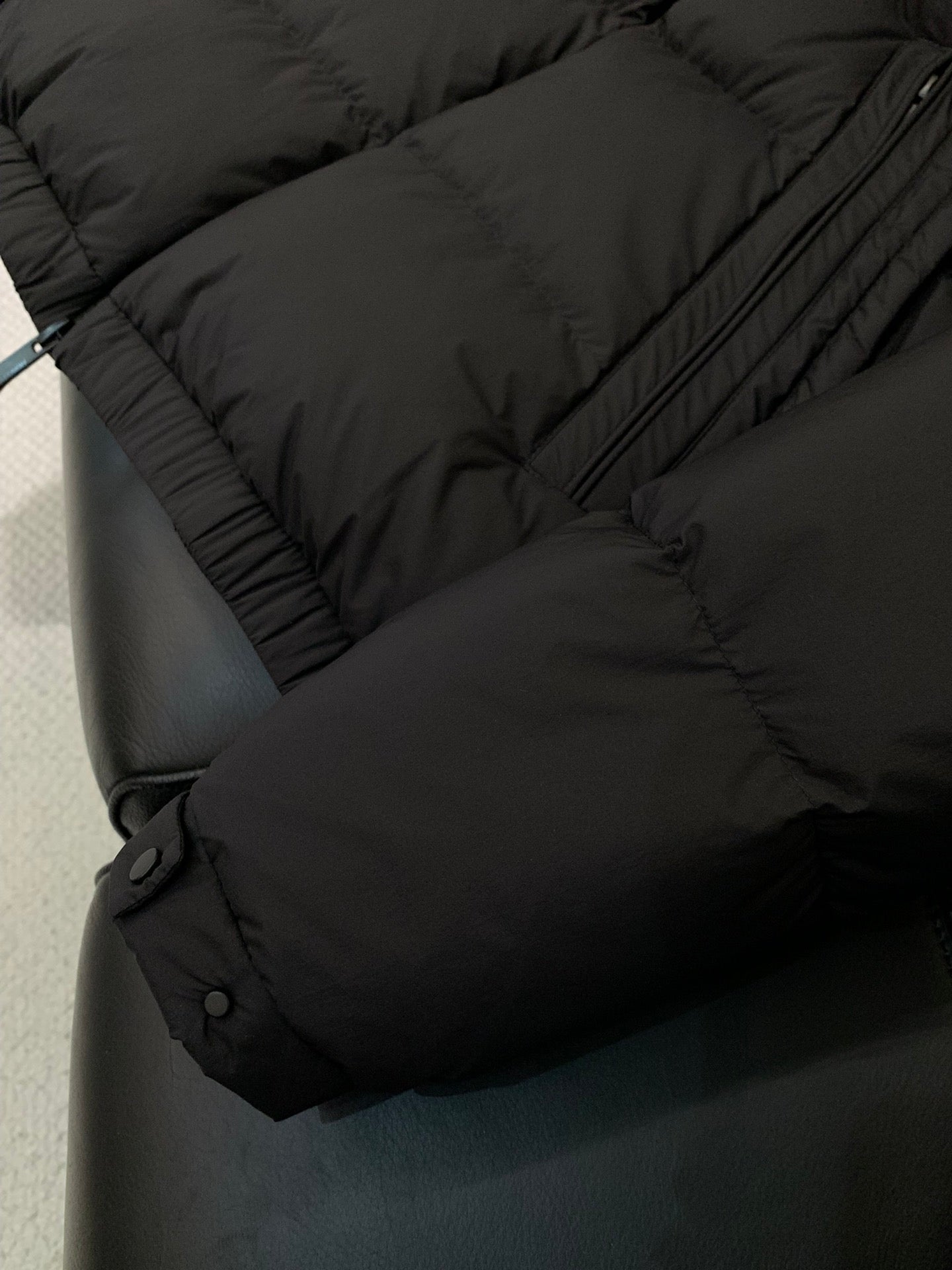 MONCLER 25S DOWN HOODED JACKET 262