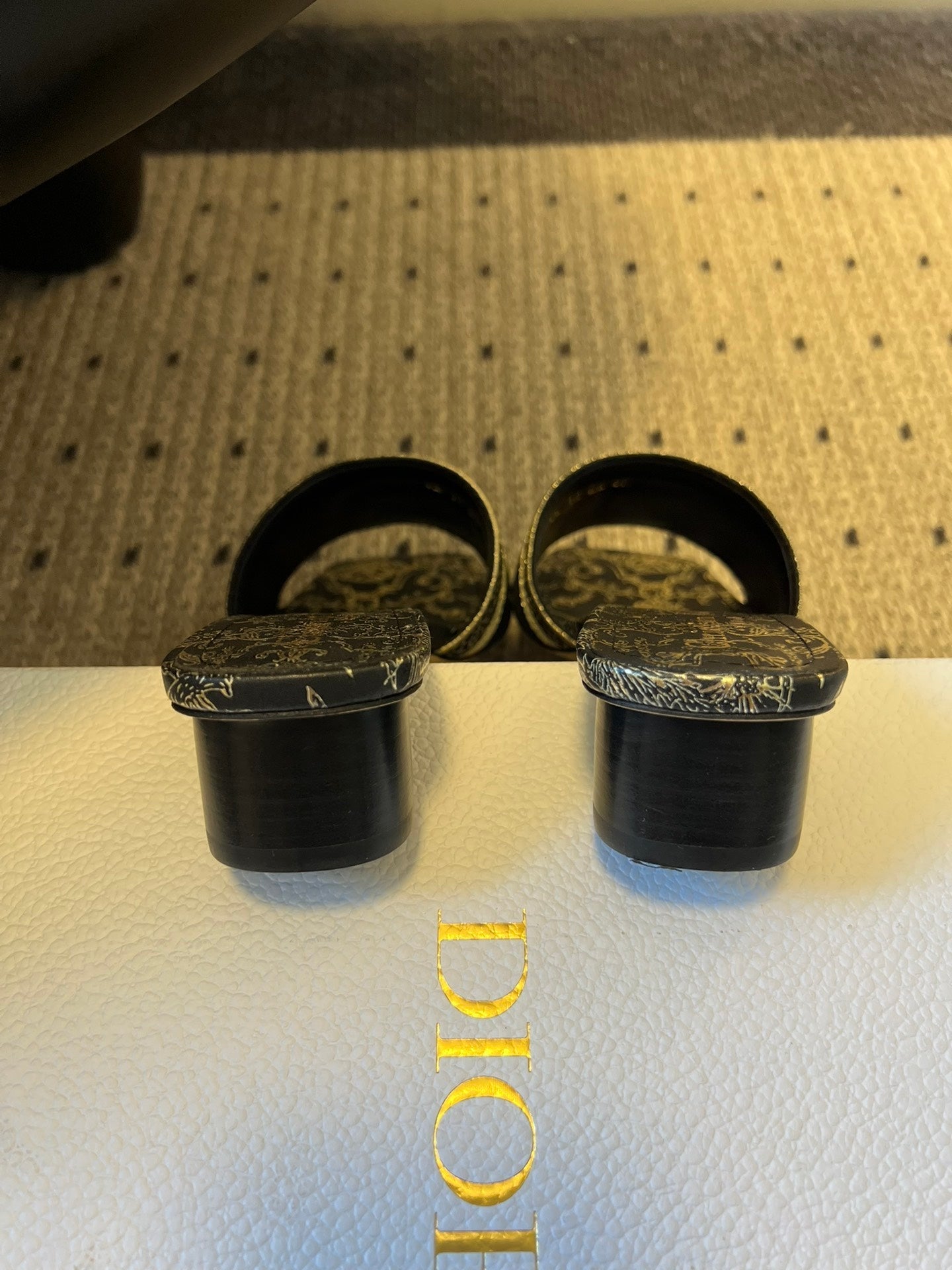 DIOR 26S DWAY HEELED SLIDE 40MM IN BLACK AND GOLD EMBROIDERED COTTON