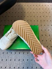 BOTTEGA VENETA 26S SNEAKERS IN CREAM WHITE SUEDE AND MESH FABRIC