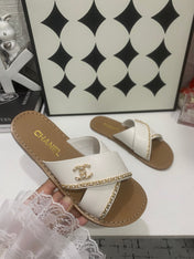 CHANEL 26S SANDALS IN WHITE CALFSKIN WITH DOUBLE C CHAIN DETAIL