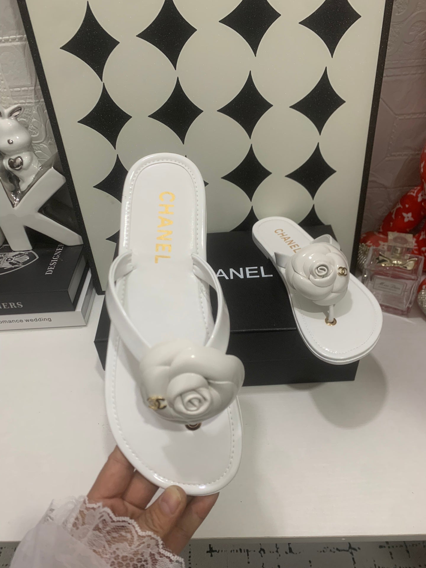 CHANEL 26S THONG SANDALS IN WHITE LAMBSKIN WITH FLORAL