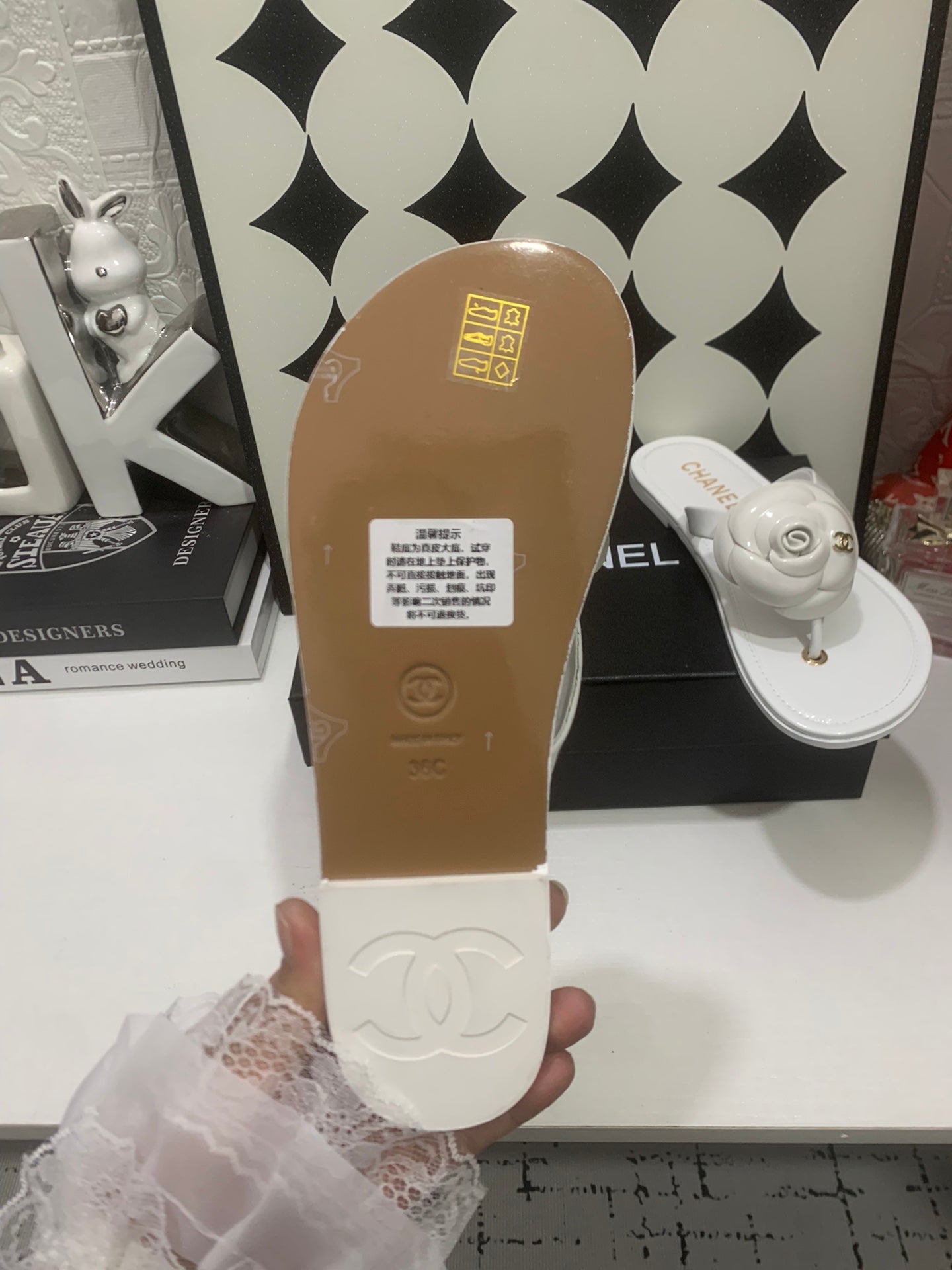 CHANEL 26S THONG SANDALS IN WHITE LAMBSKIN WITH FLORAL
