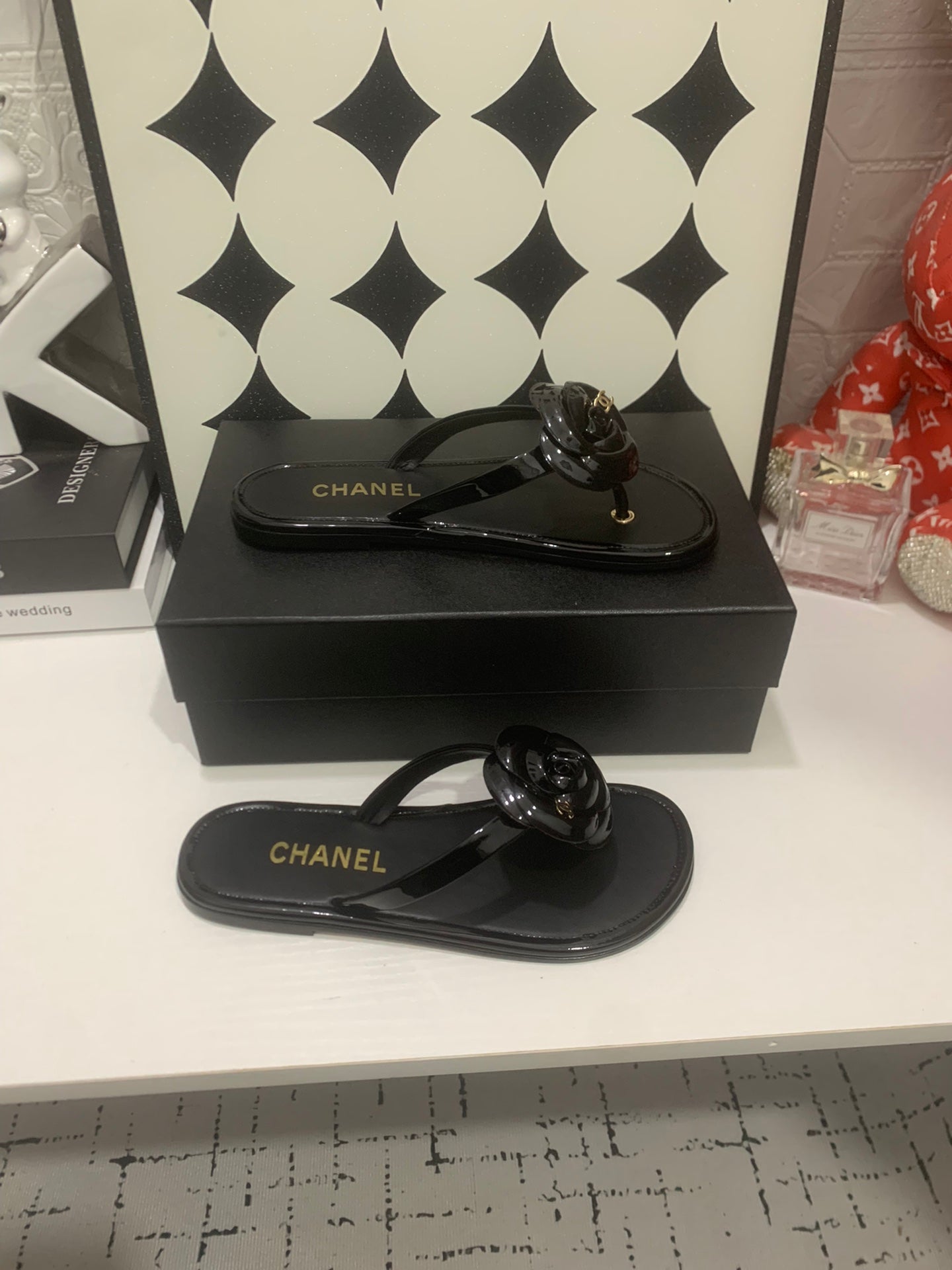 CHANEL 26S THONG SANDALS IN BLACK LAMBSKIN WITH FLORAL