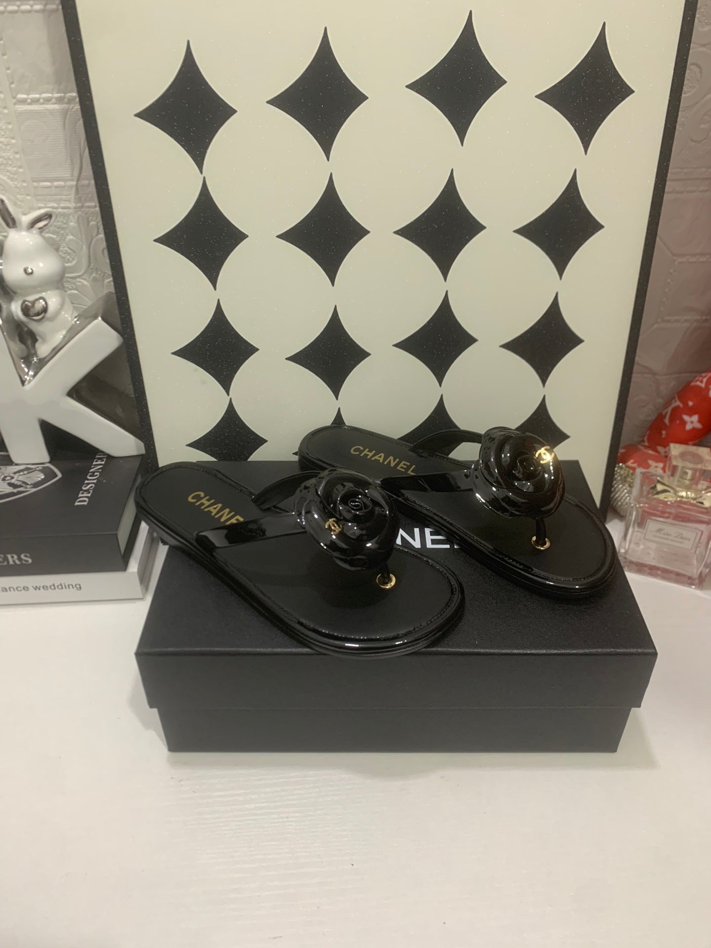 CHANEL 26S THONG SANDALS IN BLACK LAMBSKIN WITH FLORAL