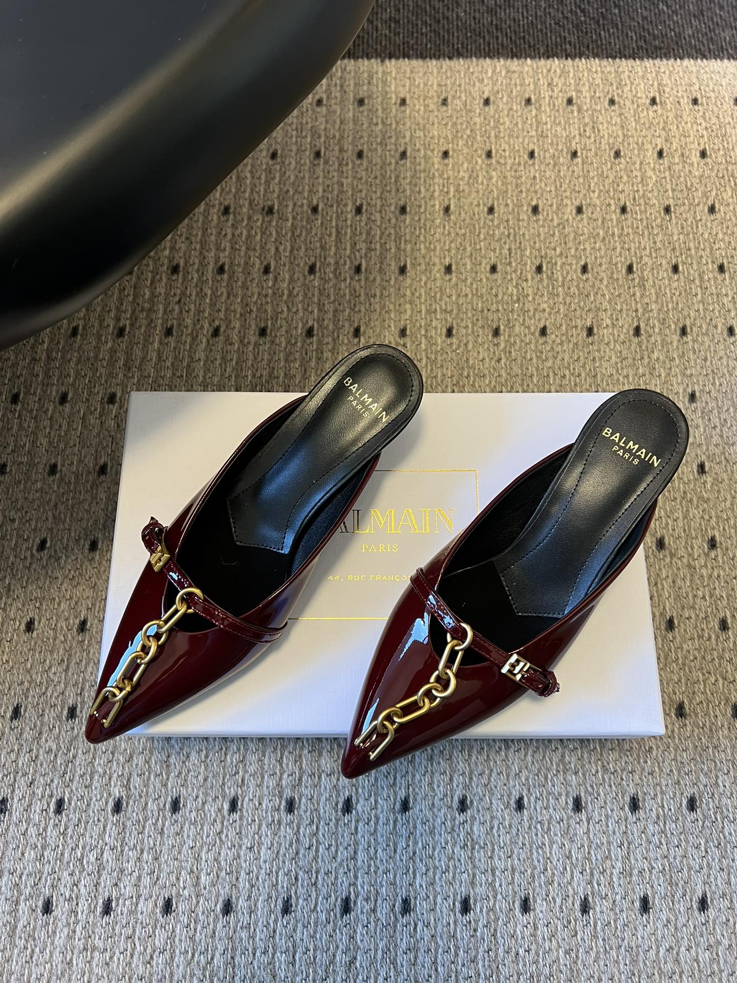 BALMAIN 26S GOLD CHAIN HIGH HEEL MULES 45 MM IN DARK RED PATENT CALFSKIN