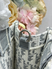 DIOR 26S BOOK TOTE BAG 26 IN GREY AND WHITE OBLIQUE JACQUARD